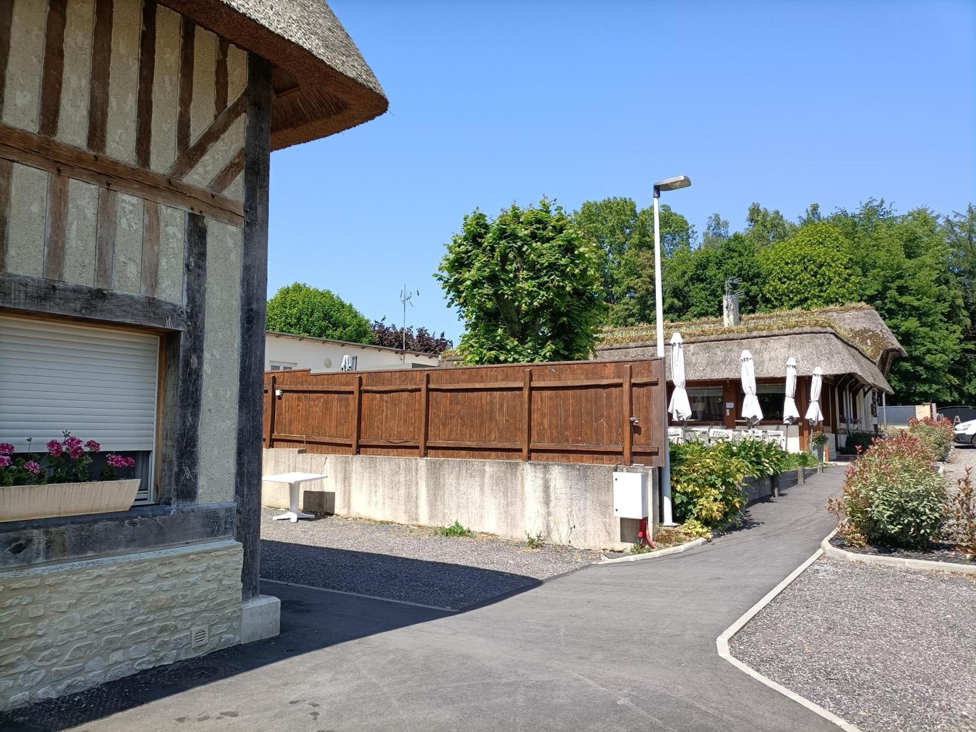 Auberge Du Vieux Tour Le Manoir Canapville  Exterior foto